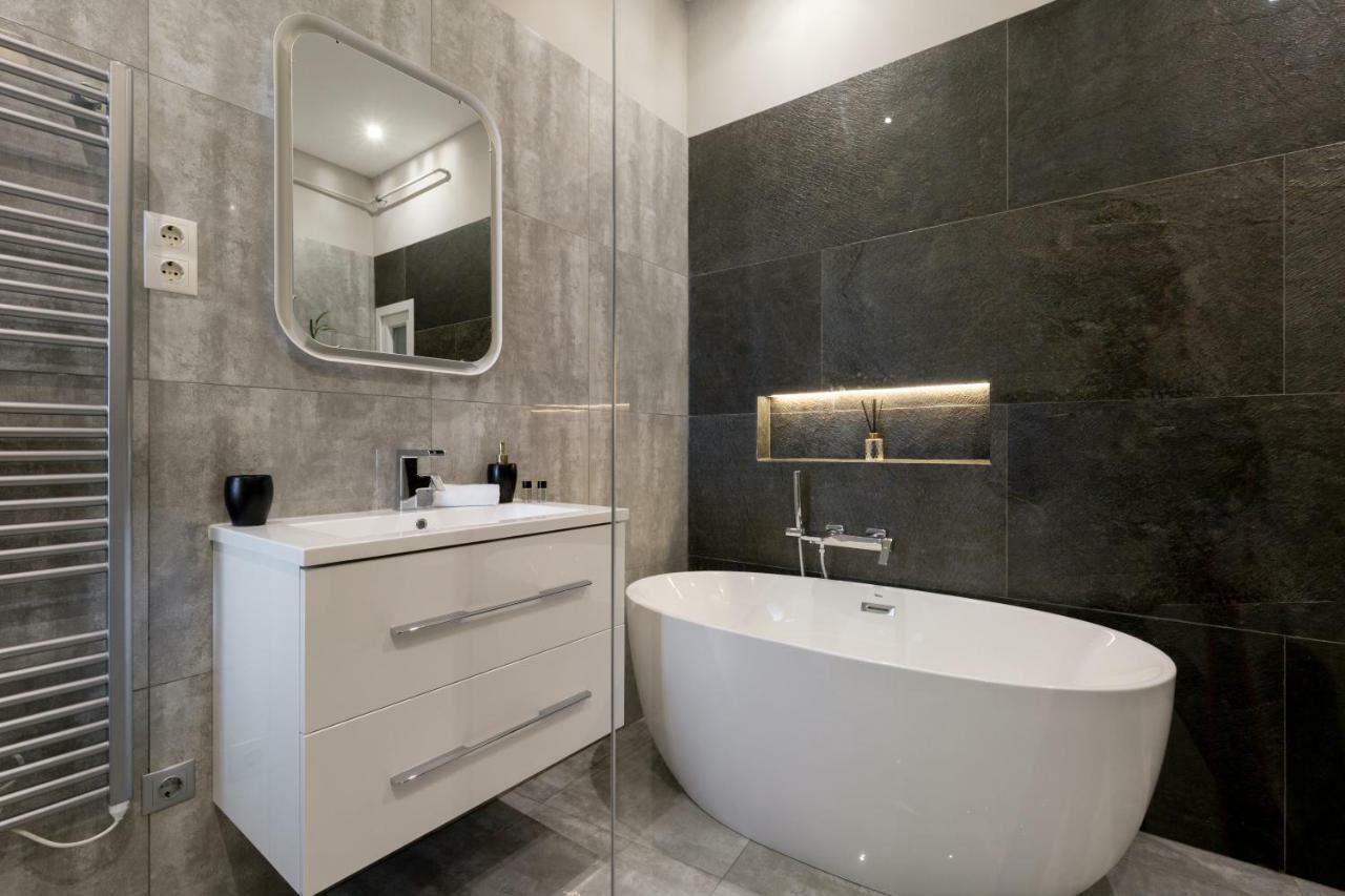 Grand Designer Dream Home In The Center W 3Br/3Bath Budapest Bagian luar foto